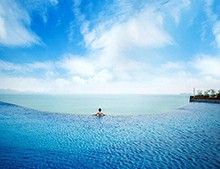 遊不到頭的泳池:隻有普通（tōng）的（de）浴缸大小,在家就能（néng）實現